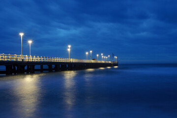 Fototapeta na wymiar pier in the afternoon under a grey sky
