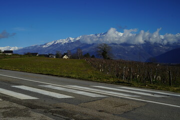 Fototapeta premium janvier en savoie entre neige et montagne