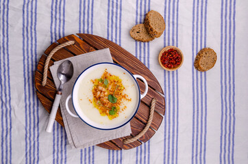 Vegetable cream soup with beans
