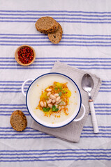 Vegetable cream soup with beans