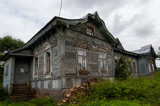 Russia, Tver region. 07.18.2020: Kalyazin district. Porechye. Old wooden house decorated with beautiful carvings of the estate of the Vinogradov brothers.