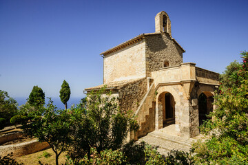 capilla actual, diseñada por Frederic Wachskmann. Monasterio de Miramar,  fundado en 1276 . Valldemossa. Sierra de Tramuntana. Mallorca. Islas Baleares. España.