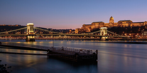 Fototapeta premium The Chain Bridge over the Danube river and the Buda Castle in Budapest, Hungary