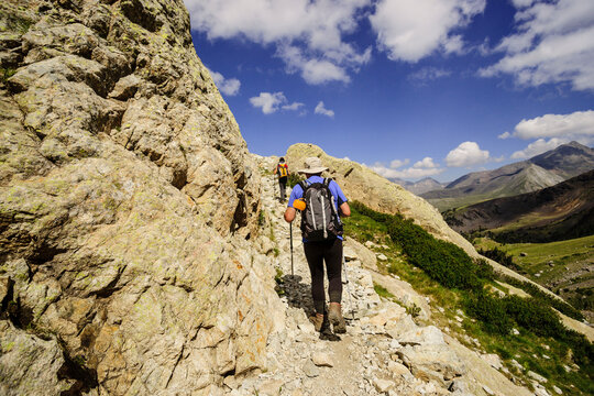 Camino de los Millares, Valle de Gista&iacute;n, Pirineo Aragones, Huesca, Spain.