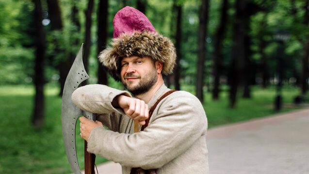 City Cossack 1st half of the 17th century. In a caftan, a fur hat in the hands of birding-2.