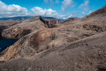 Naklejka premium Arid mountains next to the sea