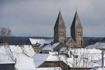 Belgique Wallonie Gaume Ardenne Habay neige hiver immobilier toit eglise religion
