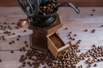 Vintage manual coffee grinder with coffee beans 
