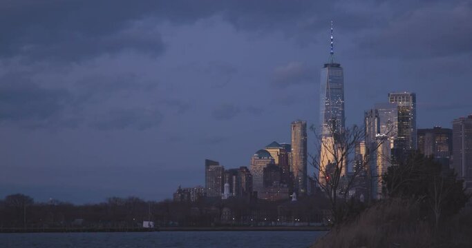 Manhattan sunset filmed from Brooklyn