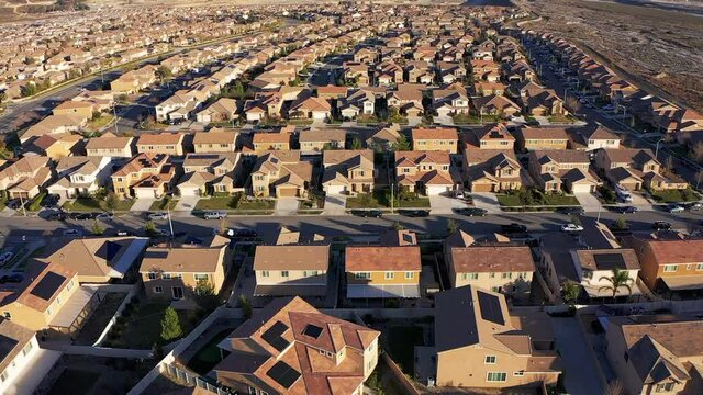 Aerial pull-back and tilting up shot of a master-planned development in the desert. HD at 60 FPS.
