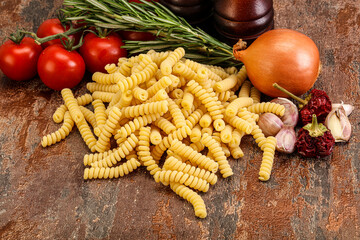 Raw Italian wheat pasta - Fusilli