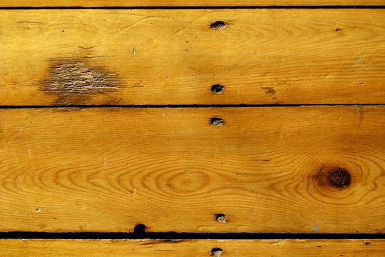 Madera de piso vieja con nudos y clavos 