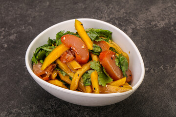 Salad with mango and chicken