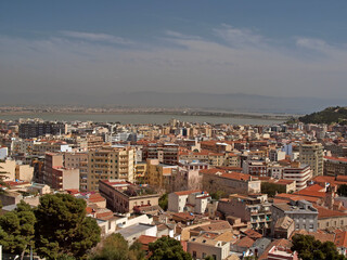 Fototapeta na wymiar Cagliari, Blick von der Altstadt Castello auf die Hauptstadt Sardiniens