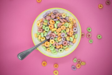 Cereal con leche para el desayuno