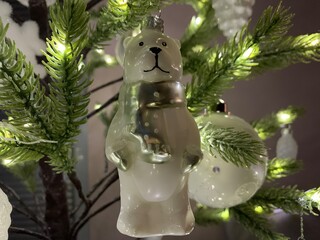 Polar bear on the Christmas tree (cold) © Dawid