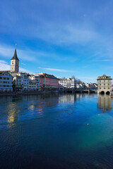 Fototapeta na wymiar View over Zürich and the river Limmat in Switzerland 
