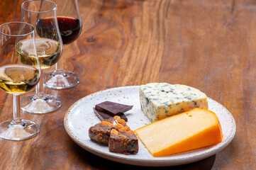Tasting and pairing of different cheeses with strong alcoholic drinks, whisky, cognac or calvados