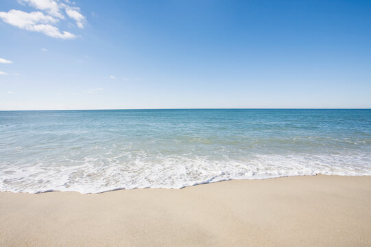 USA, Massachusetts, Waves at sandy beach