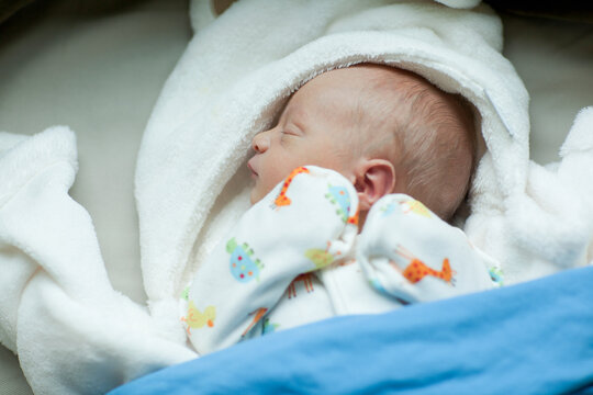 Baby boy (0-1 months) sleeping