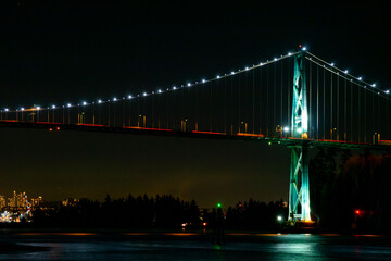 バンクーバーの橋の夜景