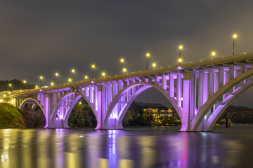 Fototapeta premium Henley Bridge lit up at night.