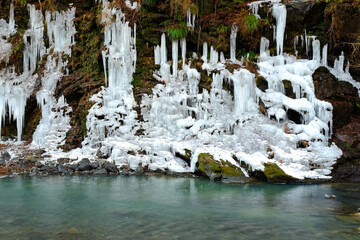 埼玉県　秩父大滝の三十槌の天然の氷柱