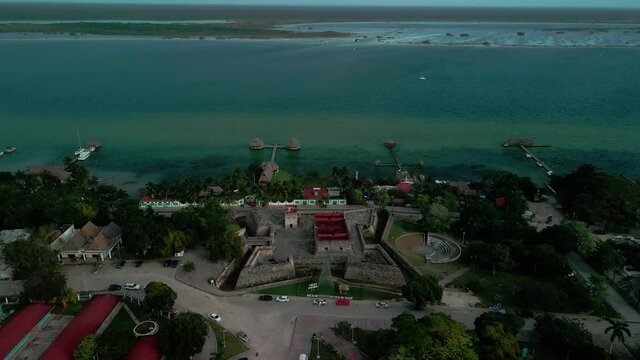 The fortress of Bacalar and the incedible Lagoon