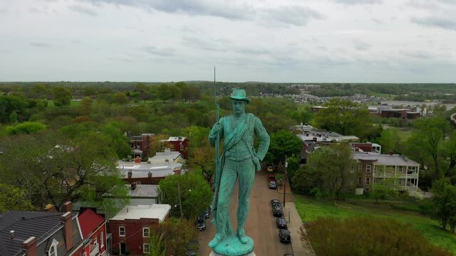 Pull Away Shot of Confederate Soldiers and Sailors Monument in Richmond, Virginia
