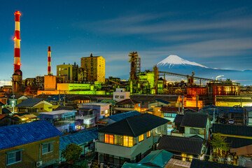 Fototapeta premium 工場と富士山 製紙の町 富士市