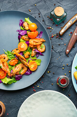 Shrimp salad with tomato and herbs