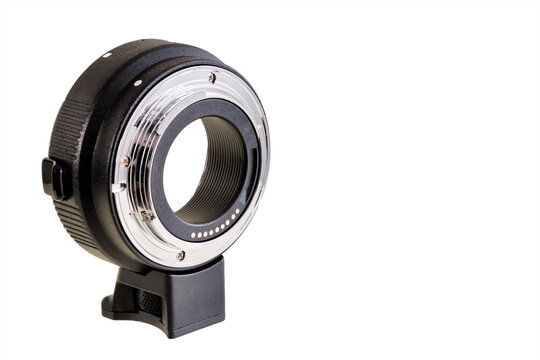 Automatic lens mount adapter for EF - EFM connectors