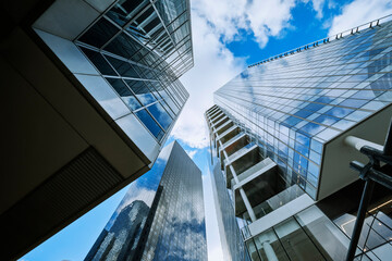 Immeubles et buildings dans un quartier d'affaires