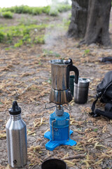 Fototapeta na wymiar Zubereitung von Espresso mit einem Camping Gaskocher