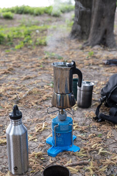 Zubereitung von Espresso mit einem Camping Gaskocher