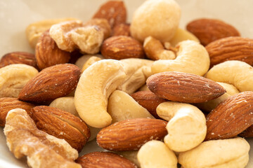 ミックスナッツ（アーモンド、クルミ、マカダミアナッツ、カシューナッツ）