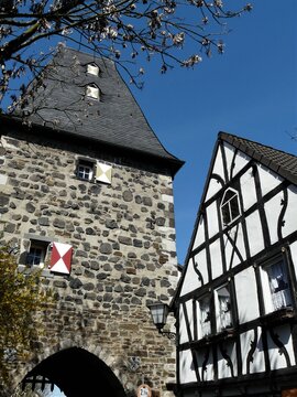 Neutor / Stadttor und Fachwerkhaus in Erpel am Rhein