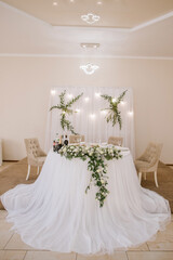 Fototapeta na wymiar Beautiful flowers decoration in wedding hall