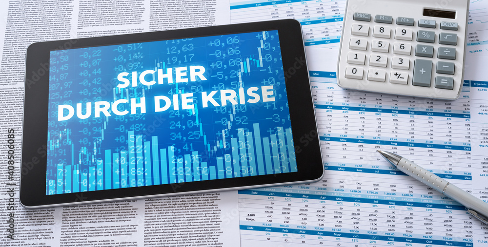 Poster Tablet mit Finanzunterlagen - Sicher durch die Krise