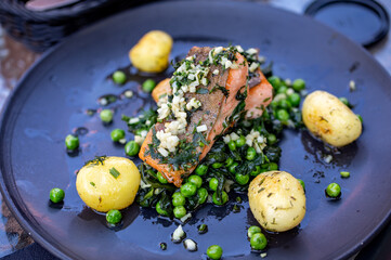 Fototapeta na wymiar Salmon fillet with green peas and spinach