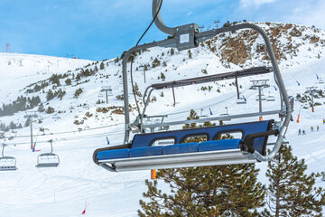 Obraz premium Free seat at the Grandvalira ski resort in Andorra in times of covid19 in winter 2021
