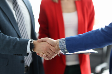 Business people shaking hands in office closeup - obrazy, fototapety, plakaty