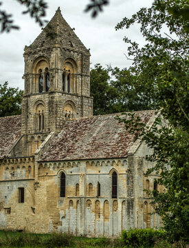 &Eacute;glise m&eacute;di&eacute;vale de Thaon, France