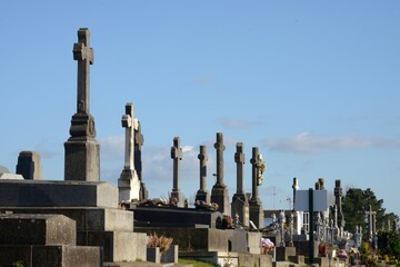 Fototapeta na wymiar Vue général d'un cimetière en Bretagne