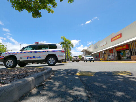 BRIBIE ISLAND, AUSTRALIA - Jan 22, 2021: Police 4wd Outside A Liquor Store