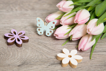 Tulpen und Schmetterlinge 