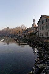 Fototapeta na wymiar Matinée hivernale à Yvoire, village médiéval en Haute-Savoie sur les rives du lac Léman