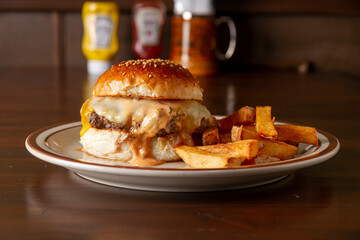 チーズバーガー（やや引き）