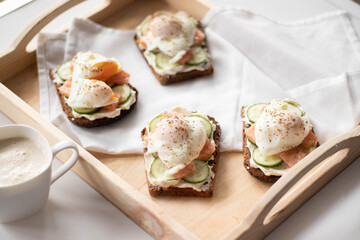 sandwich with egg and avocado 