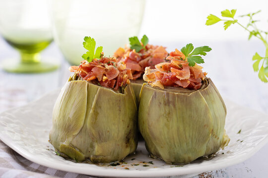 Alcachofas con jam&oacute;n serrano y ajo